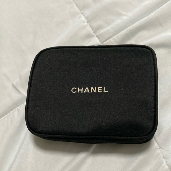 Chanel cosmetic small case - Picture 1 of 7